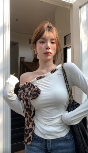 Modal rayon hot girl leopard print bow tie T-shirt women's early autumn design slim off-shoulder top