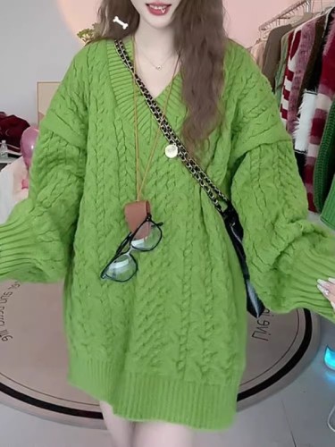 Relaxing, lazy and chic V-neck green sweater sweater for women 2024 autumn loose and simple new top