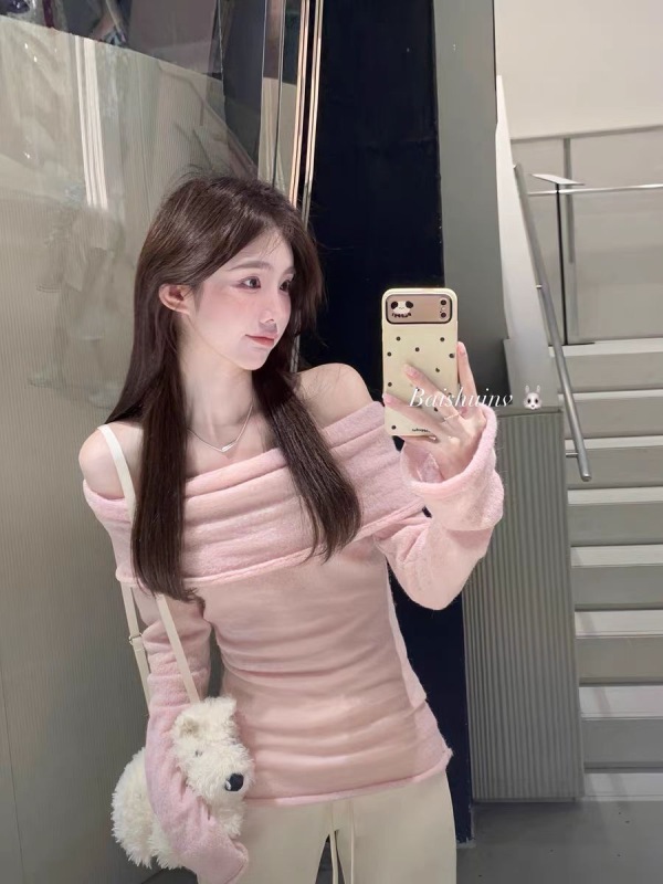 Gentle one-shoulder pink sweater for women, early autumn atmosphere, Korean style slimming long-sleeved top