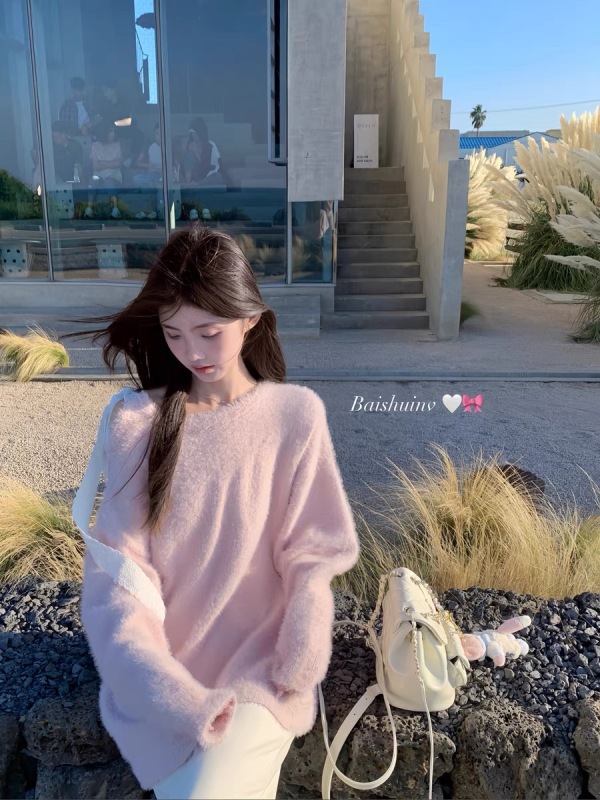 Soft and waxy butterfly off-shoulder sweater for women in autumn and winter with design splicing loose and lazy style top
