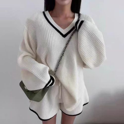 Korean chic autumn and winter retro temperament V-neck loose contrast color long-sleeved knitted sweater + high-waisted casual shorts suit