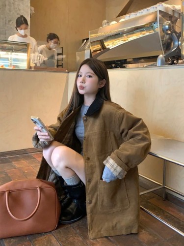 Actual shot of autumn and winter high-end retro corduroy contrast color POLO collar jacket for women