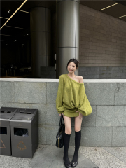 Real shot of off-shoulder sweater dress, loose, casual, slim and super good-looking, pure desire long-sleeved hip-covering dress