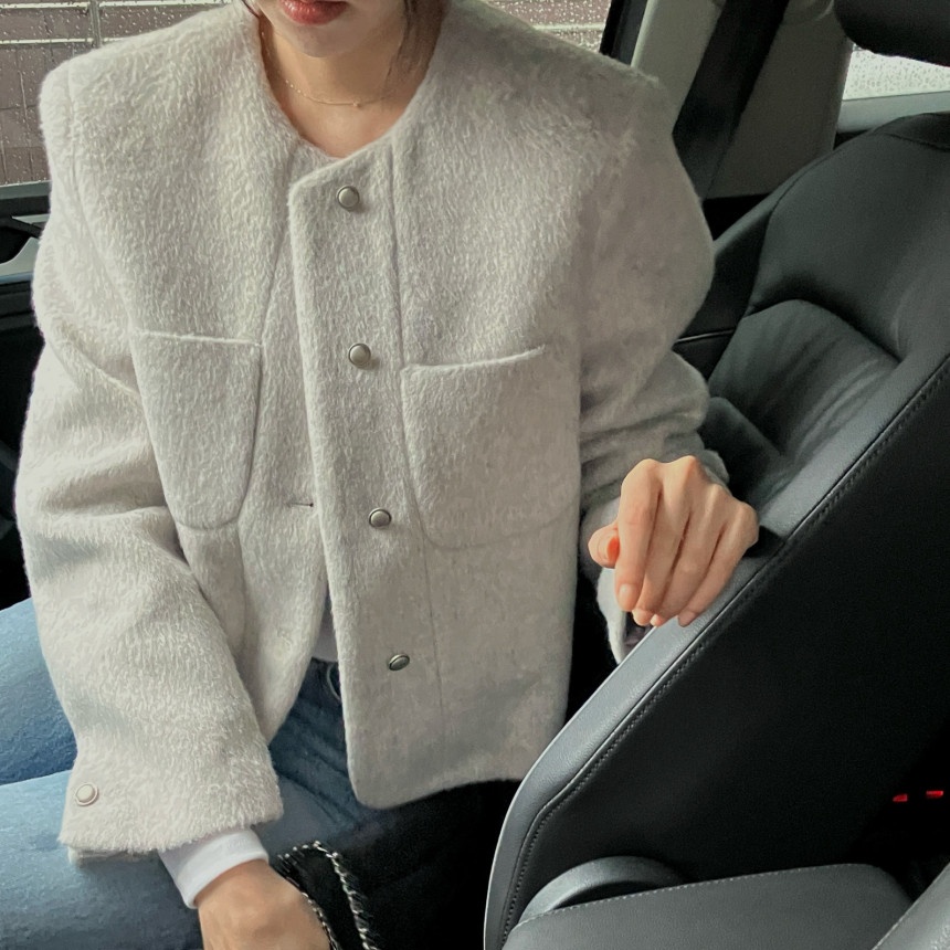 Korean chic temperament, warm, soft and waxy, chic, button pocket, short woolen jacket for small people