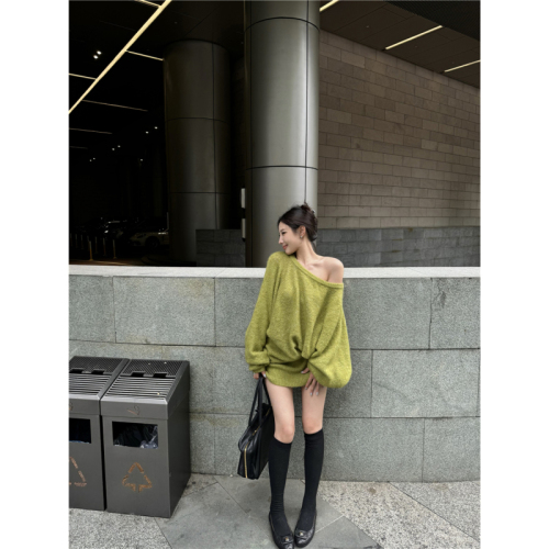 Real shot of off-shoulder sweater dress, loose, casual, slim and super good-looking, pure desire long-sleeved hip-covering dress