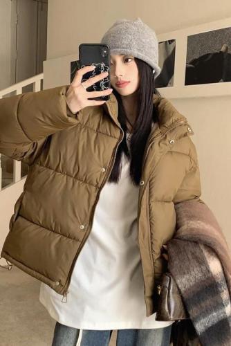 Actual shot of new winter down-padded jacket for women, versatile, slimming, thickened stand-up collar, warm bread coat for women