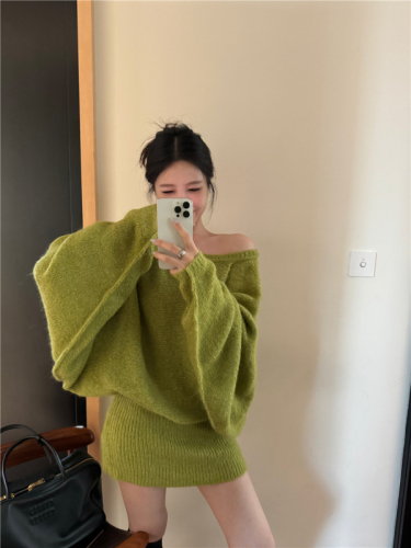 Real shot of off-shoulder sweater dress, loose, casual, slim and super good-looking, pure desire long-sleeved hip-covering dress