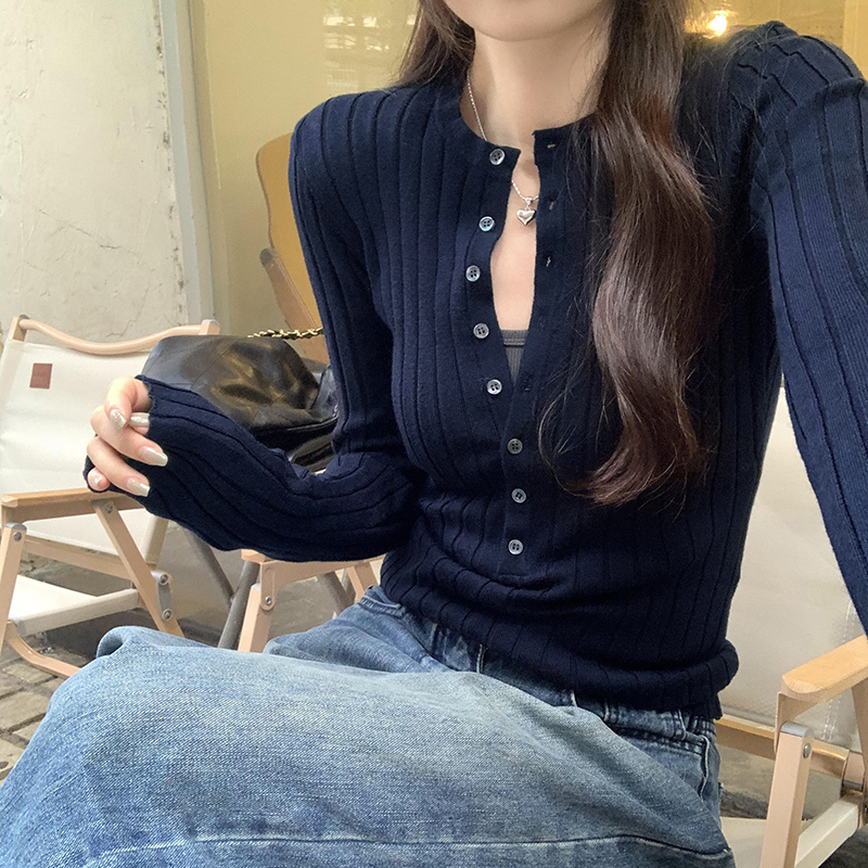 Actual pictures of early winter temperament and slimming sweater tops for women. This year’s popular Korean design short sweaters