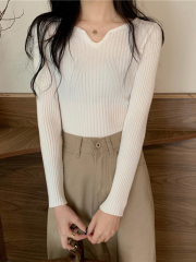 Long-sleeved velvet knitted v-neck bottoming shirt with a small suit inside a black tight sweater for women in spring and autumn with a high-end feel