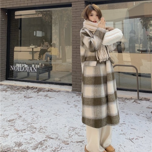 Actual shot of plaid woolen coat for women, retro contrasting color, versatile mid-length, unique and chic quilted coat for winter