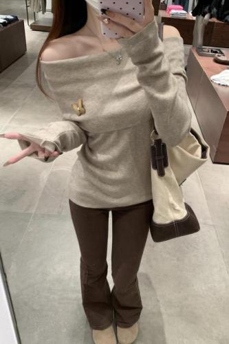 Actual shot of autumn and winter Korean style pure desire one-line collar design Andy velvet sweater bottoming sweater top for women