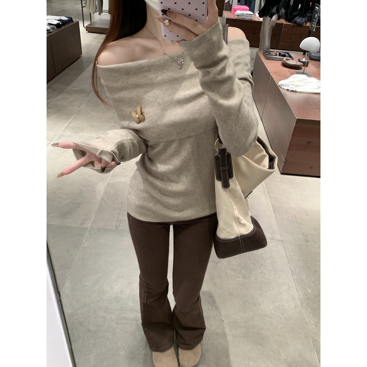 Actual shot of autumn and winter Korean style pure desire one-line collar design Andy velvet sweater bottoming sweater top for women