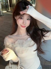 French three-dimensional flower long-sleeved sweater for women in early autumn, new design, slimming, beautiful and trendy fashionable tops