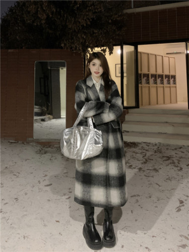 Actual shot of plaid woolen coat for women, retro contrasting color, versatile mid-length, unique and chic quilted coat for winter