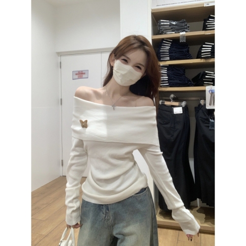 Actual shot of autumn and winter Korean style pure desire one-line collar design Andy velvet sweater bottoming sweater top for women