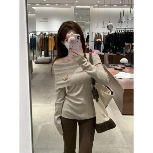 Actual shot of autumn and winter Korean style pure desire one-line collar design Andy velvet sweater bottoming sweater top for women