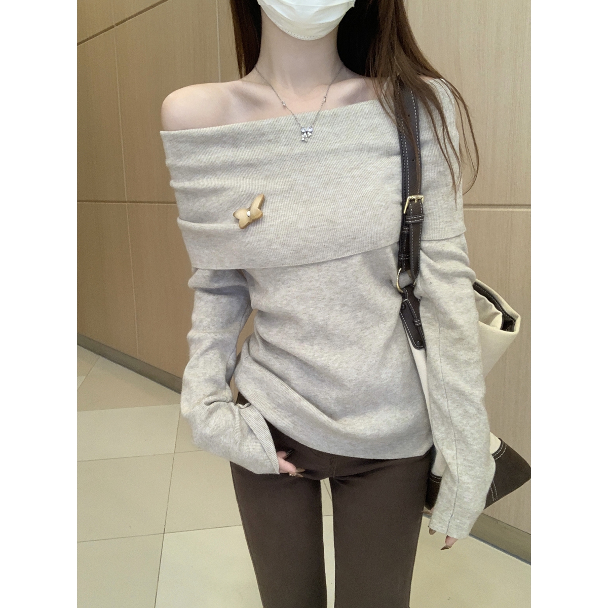 Actual shot of autumn and winter Korean style pure desire one-line collar slimming design Andy velvet sweater bottoming sweater top