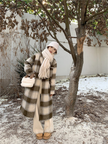 Actual shot of plaid woolen coat for women, retro contrasting color, versatile mid-length, unique and chic quilted coat for winter