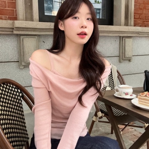 NIUGUGU pure desire off-shoulder fake two-piece trumpet sleeve women's early autumn sexy temperament slim long-sleeved T-shirt