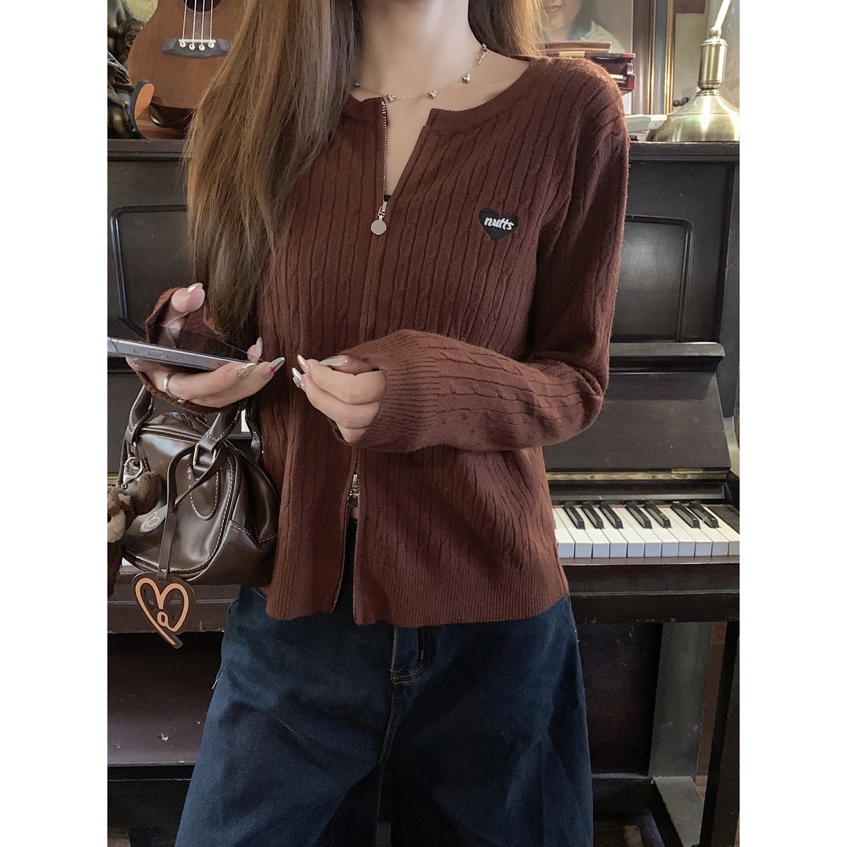 Actual shot of autumn and winter Korean style loose double zipper twist embroidered Andy velvet sweater long-sleeved sweater jacket