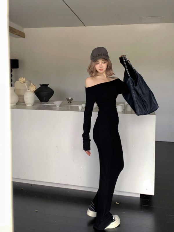 New Kardashian slimming hip-hugging black long-sleeved one-shoulder knitted dress for women