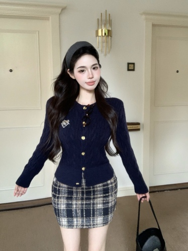 Real shot!  Gold-like temperament and high-end sweater knitted cardigan retro plaid high-waist fashion short skirt suit