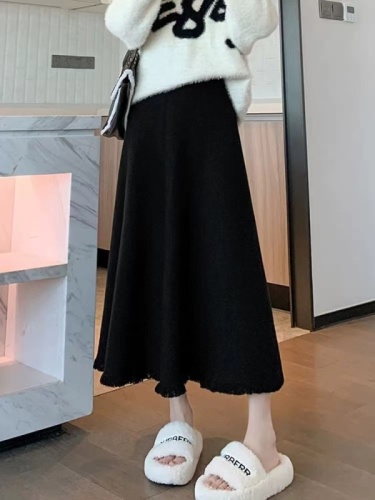 Black thickened tassel woolen knitted skirt for women in autumn and winter new high-waist drape A-line mid-length skirt with large hem