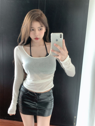 Pure lust style niche fake two-piece contrasting long-sleeved T-shirt for women in autumn design halter neck slim short hot girl top