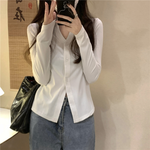 Korean style vertical striped inner shirt top with small pointed collar, slim fit and long-sleeved bottoming shirt