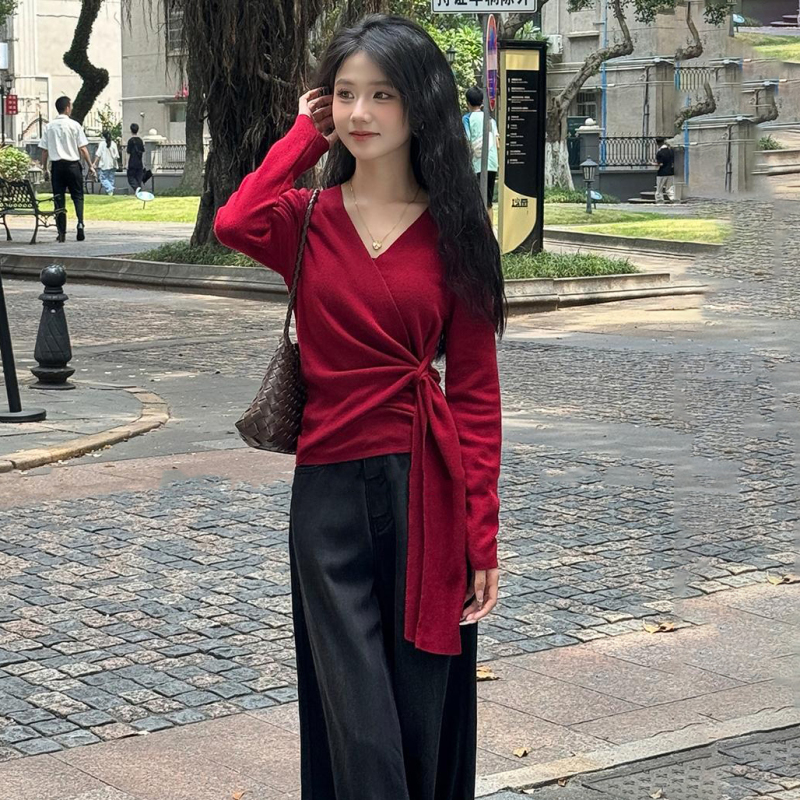 Modified version of petite high-end cross strap long-sleeved top for women