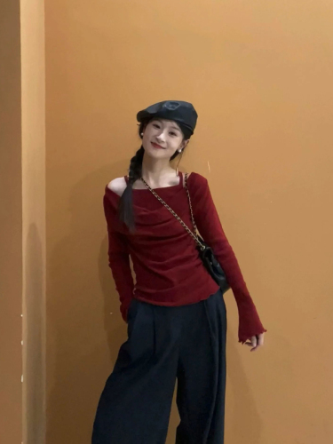 Hot girl style design fake two-piece off-shoulder sweater for women autumn new style pleated fungus edge versatile top trendy