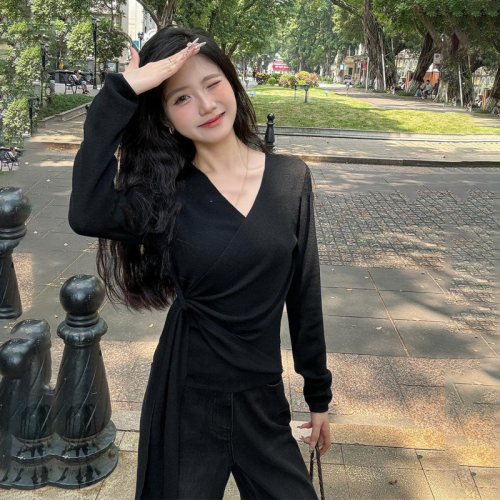 Modified version of petite high-end cross strap long-sleeved top for women