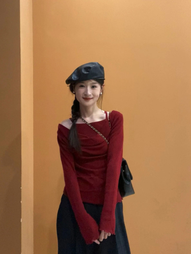 Hot girl style design fake two-piece off-shoulder sweater for women autumn new style pleated fungus edge versatile top trendy