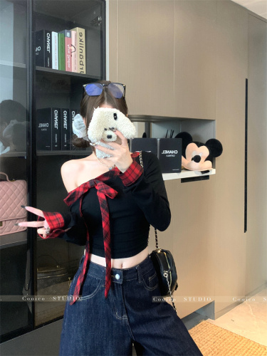 Real shot of retro spicy girl 2024 autumn and winter new style oblique shoulder inner long-sleeved top 