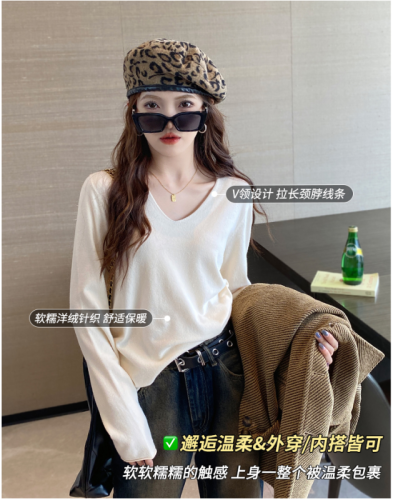 New long-sleeved bottoming shirt for women, autumn and winter v-neck sweater, loose top, fashionable sweater for autumn.