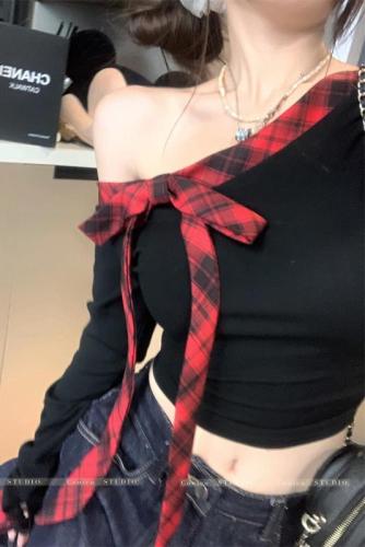 Real shot of retro spicy girl 2024 autumn and winter new style oblique shoulder inner long-sleeved top 