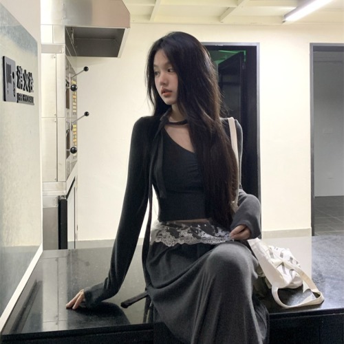 Real shot ~ short slim fit V-neck contrasting lace top with ceiling + drapey long skirt suit