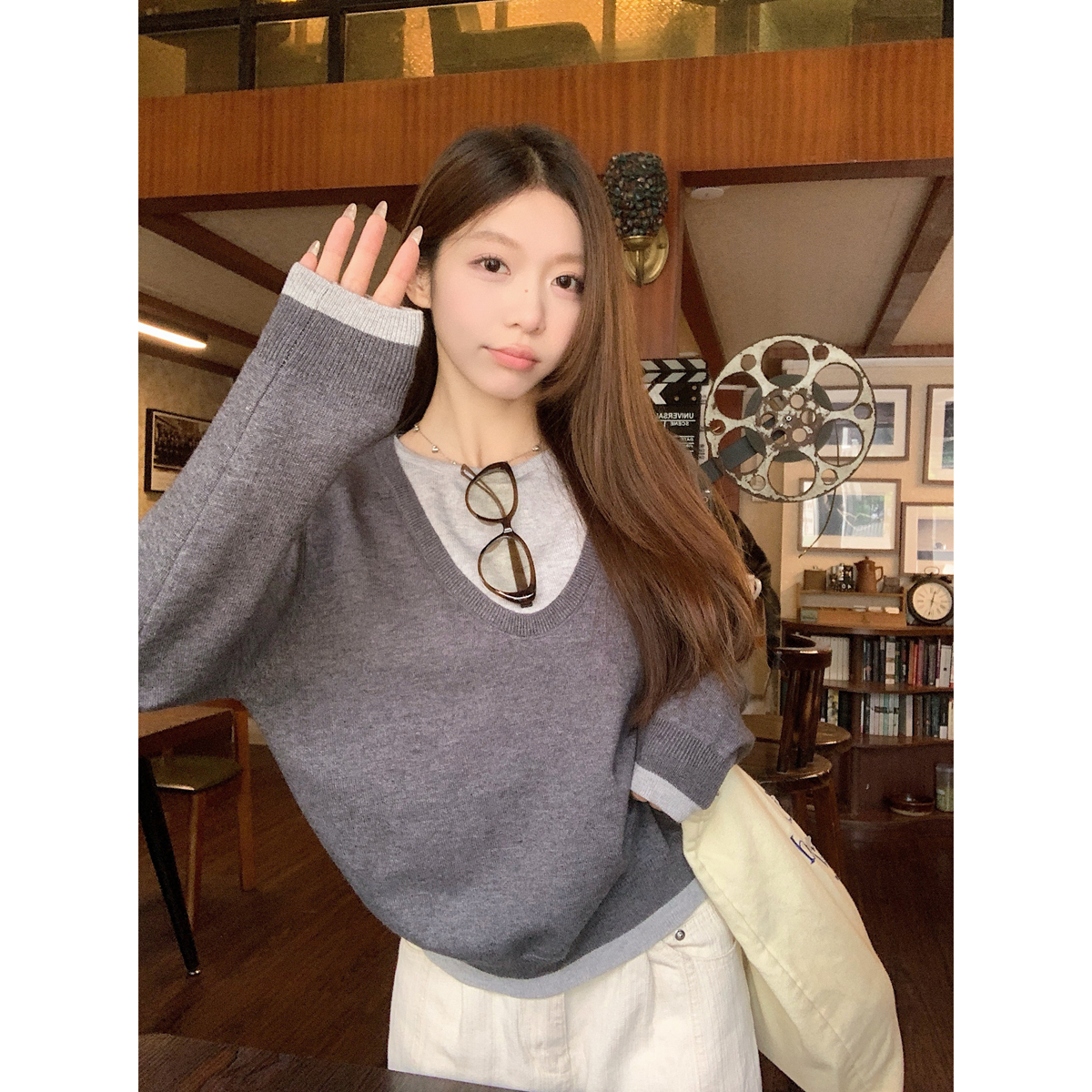 Real shot of autumn and winter Korean style loose contrasting color versatile fake two-piece Andy velvet sweater long-sleeved bottoming sweater