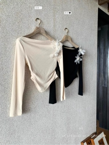 New early fall side shirring!  Three-dimensional flower one-shoulder top for women