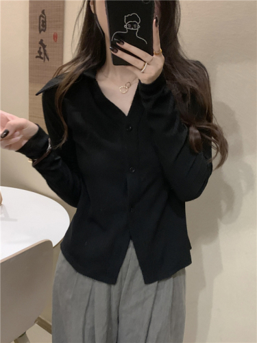 Korean style vertical striped inner shirt top with small pointed collar, slim fit and long-sleeved bottoming shirt