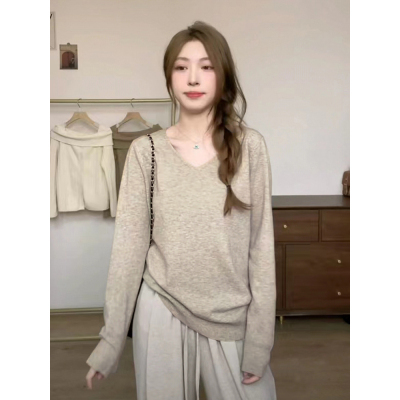 High-end Korean style lazy inner sweater women's autumn and winter style slimming long-sleeved V-neck chic soft waxy top