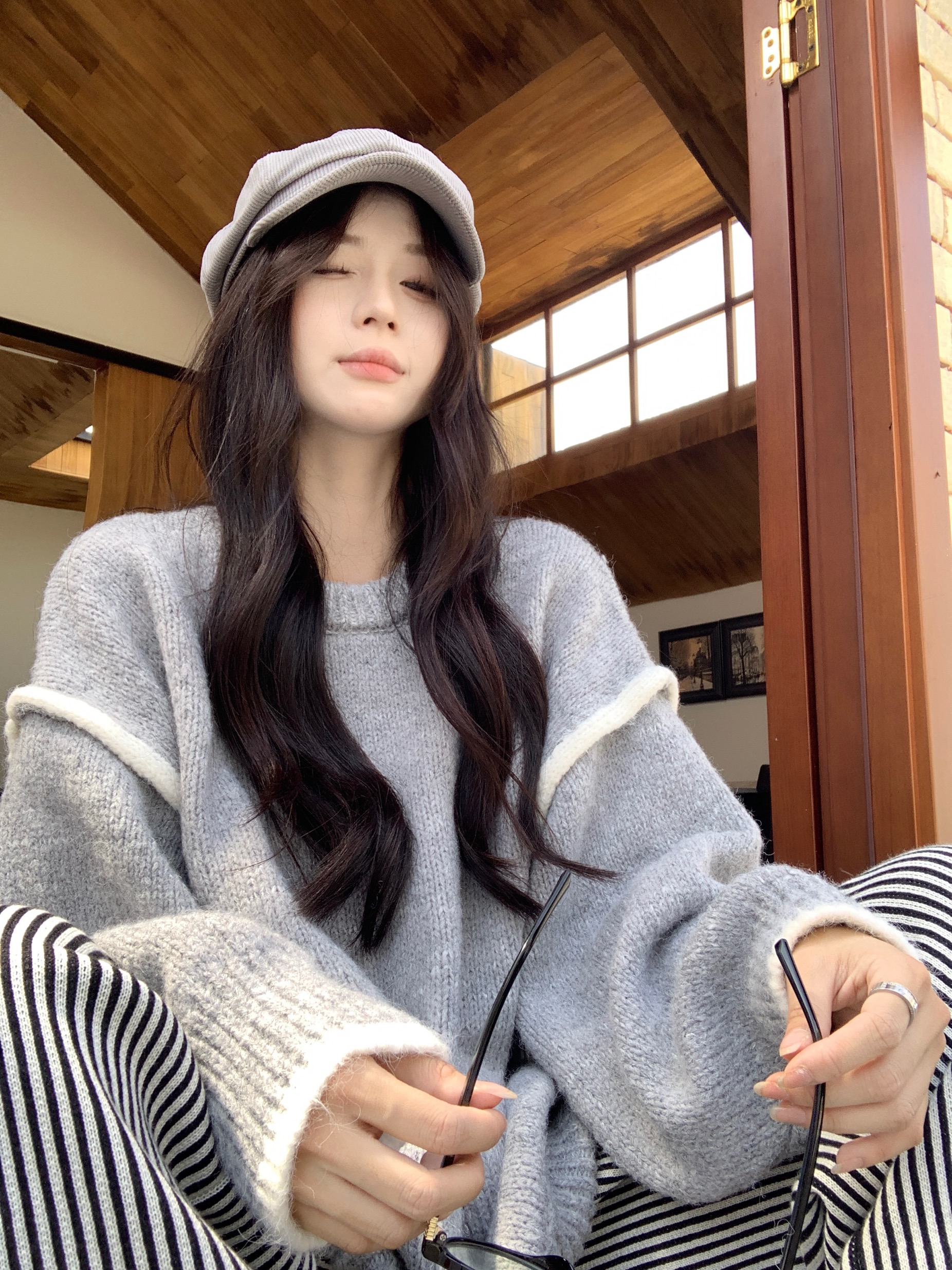 Actual shot of autumn and winter sweaters for women, soft and waxy pullover, loose and lazy style, round neck knitted top, thick