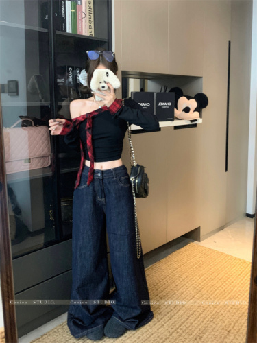 Real shot of retro spicy girl 2024 autumn and winter new style oblique shoulder inner long-sleeved top 