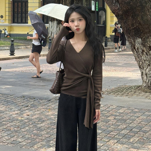 Modified version of petite high-end cross strap long-sleeved top for women