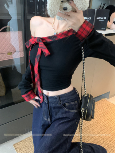Real shot of retro spicy girl 2024 autumn and winter new style oblique shoulder inner long-sleeved top 
