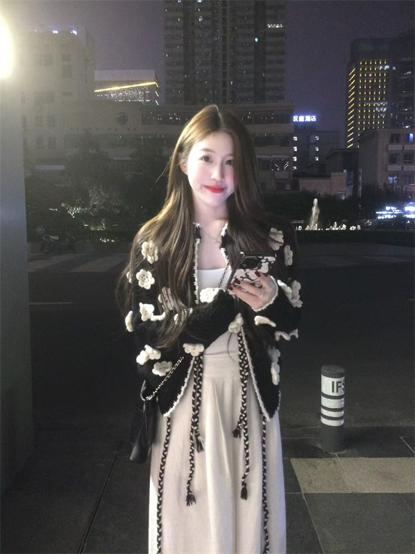 實拍新款 黑白撞色重工立體鈎花小香風毛衣短外套針織衫毛衣