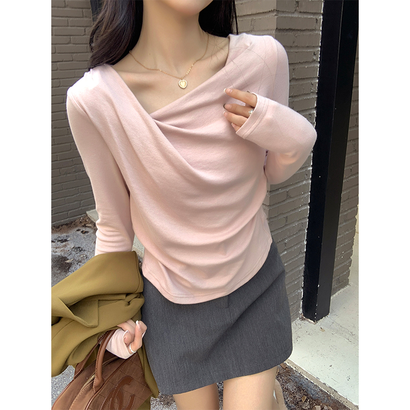 Actual shot of Korean gentle style cashmere long-sleeved T-shirt for women in autumn, careful and irregular twist pleated slimming top