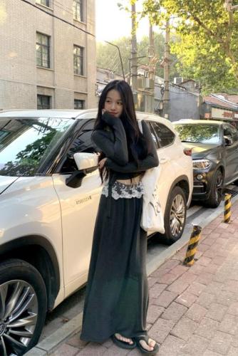 Real shot ~ short slim fit V-neck contrasting lace top with ceiling + drapey long skirt suit