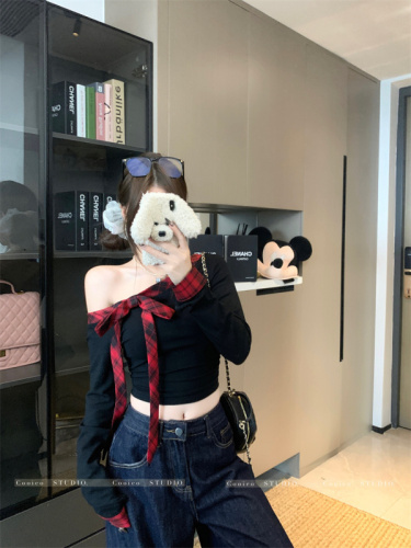 Real shot of retro spicy girl 2024 autumn and winter new style oblique shoulder inner long-sleeved top 