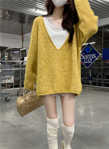 Real shot of lazy style suit for women, French lace T-shirt, autumn and winter layered V-neck warm sweater two-piece set